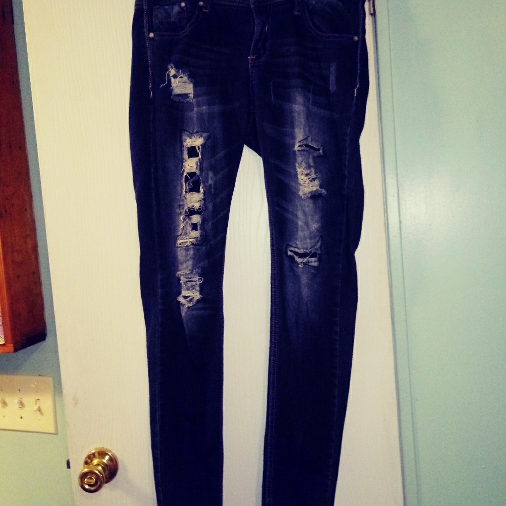 Distressed skinny jeans